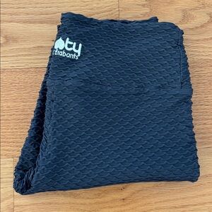 Booty by Brabants Cropped Croco Textured Dark Gray Charcoal Leggings